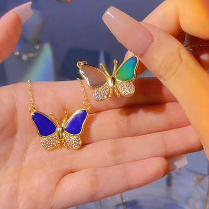 قلادة الفراشة المتغيرة اللون